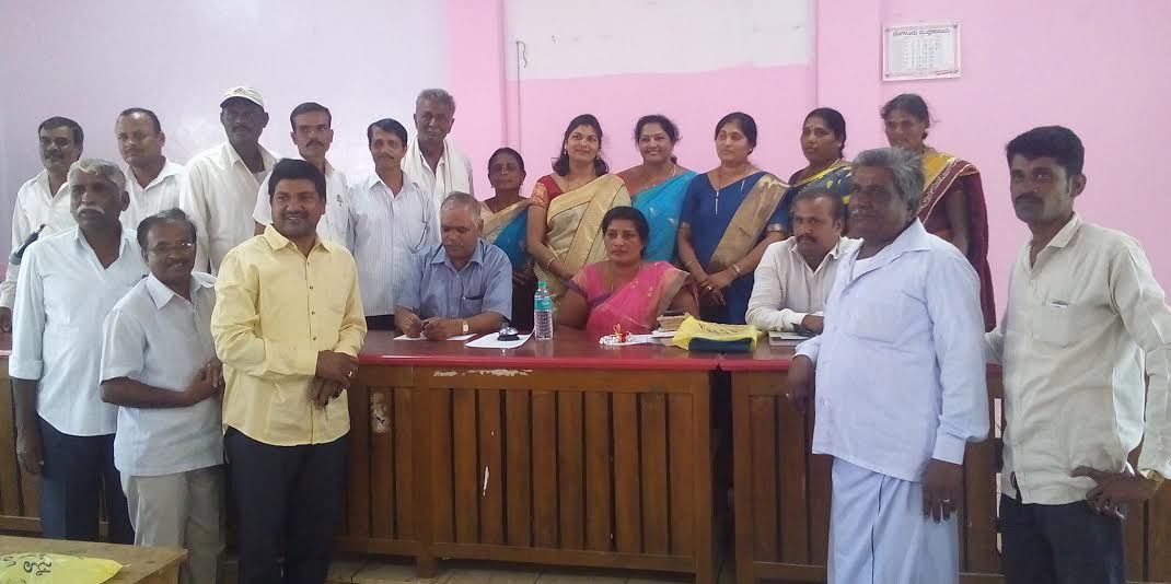 ಅಧಿಕಾರಿಗಳು ಗ್ರಾಮೀಣ ಭಾಗದ ಜನರ ಸಮಸ್ಯೆಗೆ ಸ್ಪಂದಿಸಬೇಕಿದೆ